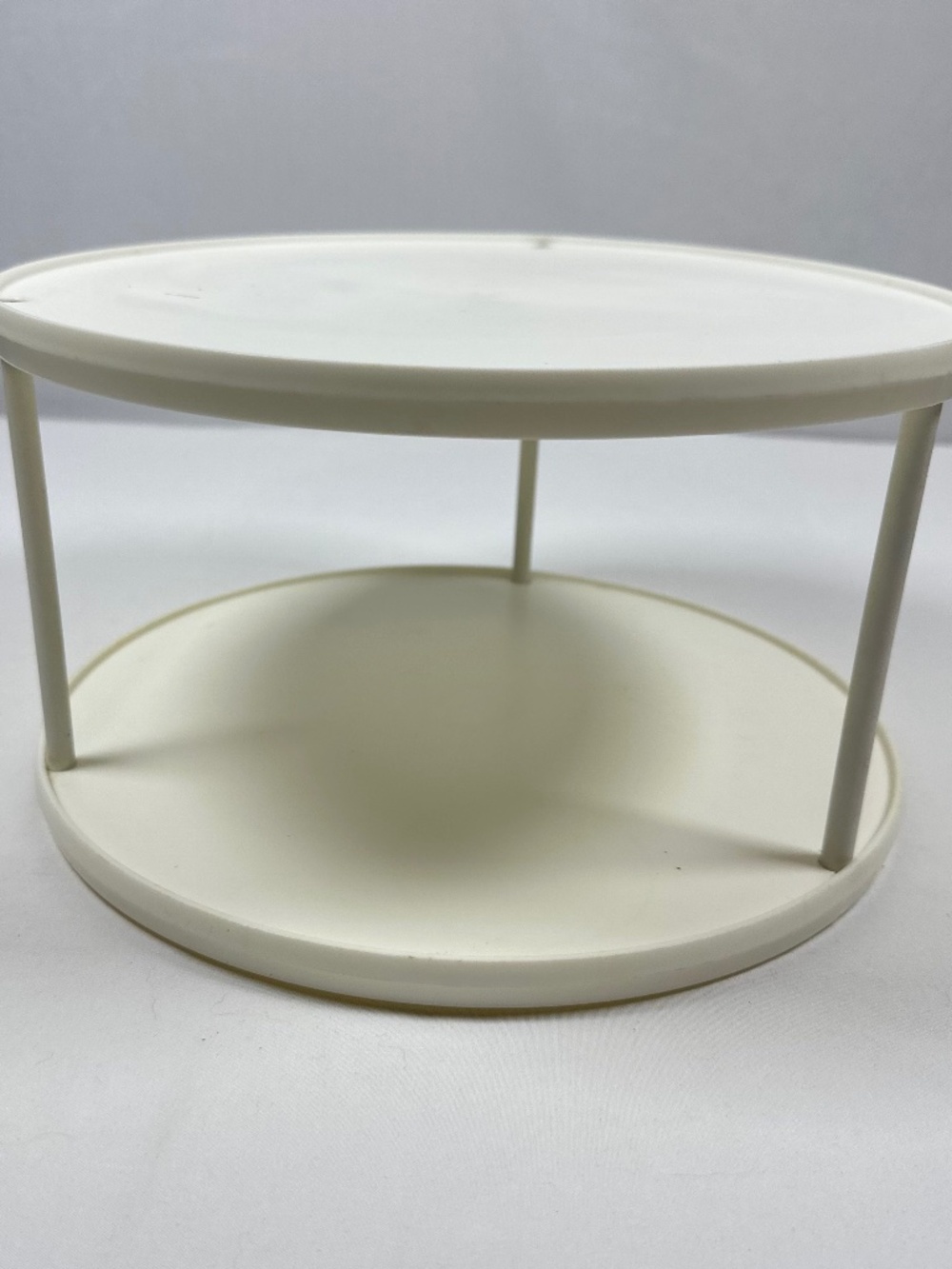 Rubbermaid 2 Tier Plastic Lazy Susan Glides without Hesitation White Vintage
